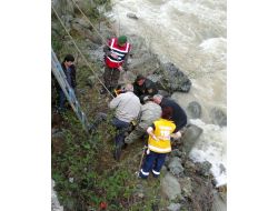 Öğrenci Midibüsü Dereye Uçtu: 22 Yaralı