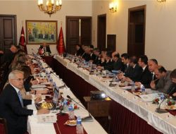 Vali Yüksel Kamuya Açık Yerlerdeki Engellerin Kaldırılmasını İstedi