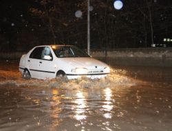 Erzincan Şiddetli Yağmura Teslim Oldu