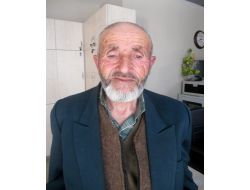 Yaşlılık Maaşı Almak İçin 3 Aydır Mücadele Ediyor