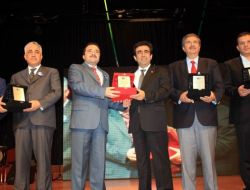 Kimse Yok Mu Derneği Hayırsever İş Adamlarını Ödüllendirdi