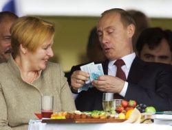Putin 2011’de Fakirleşti; 122 Bin Dolar Kazandı