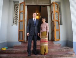 Cameron Myanmar’a Yaptırımları Kaldırma Çağrısı Yaptı