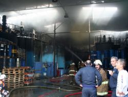 MADENİ YAĞ FABRİKASI YANDI