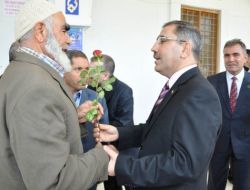 Başkan Çelikcan Vatandaşların Kutlu Doğum Coşkusuna Ortak Oldu