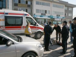 Düzce'de Otomobil Yayaya Çarptı: Bir Yaralı