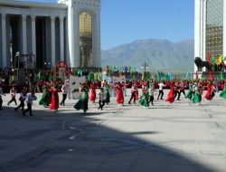 Tiyatronun Kalbi Aşkabat’ta Atıyor