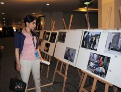 Doktorlar 'Yardımlaşmayı' Fotoğrafa Yansıttı