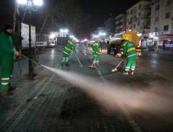 Sincan'da Caddeler Deterjanlı Su İle Temizleniyor