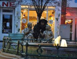 'Dedikoducu Kadınlar'ın Arasına Şüpheli Paket Girdi