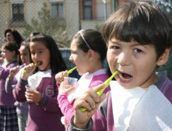 Aksaray'da 200 Öğrenci Aynı Anda Diş Fırçaladı