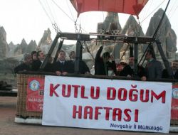 Kapadokya’da ‘kutlu Doğum’ Vesilesiyle Gökyüzünden İnsanlara Gül Attılar