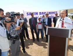 Maliye Bakanı Şimşek Batman’da Fidan Dikti