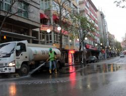 Çankaya'da Sokaklar Su İle Yıkanıyor