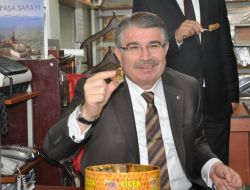İçişleri Bakanı Şahin'e 'Sonsuz Nur' Kitap Seti Hediye Edildi