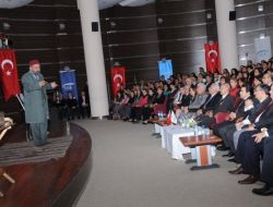 Sgk Personeli, Mehmet Akif'in Hayatını Gözyaşlarıyla İzledi