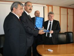 Kıbrıslı Öğrencilerden Bursa Milli Eğitim Müdürü Gülsar’a Ziyaret