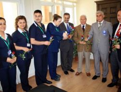 Kutlu Doğum Etkinliklerinde Gül Dağıttılar