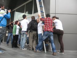 Greenpeace Üyeleri Kirli Enerjiyi Protesto Etti