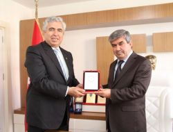 Döşemealtı Belediye Başkanı Tursun'a, Thk'dan Teşekkür Plaketi