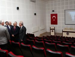 Aü'lü Öğrenciler İngilizceyi Sinema Salonda Öğrenecek