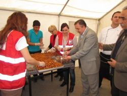 Kızılay Kutlu Doğum Haftası Nedeniyle Tatlı İkram Etti