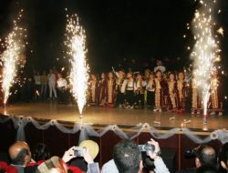 Ana Sınıfı Öğrencileri Gösterileriyle Öğretmen Ve Velilerini Eğlendirdi