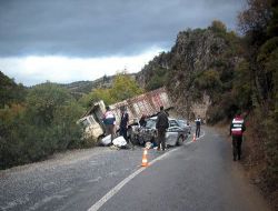 Balıkesir'de Trafik Kazası: 1 Ölü, 2 Yaralı