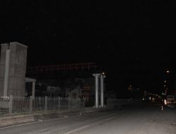Tır, Üst Geçidin 5 Tonluk Bağlantı Demirini Yıktı