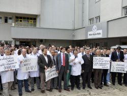 Amasya’da Görev Yapan Doktorlar Saldırıyı Protesto Etti