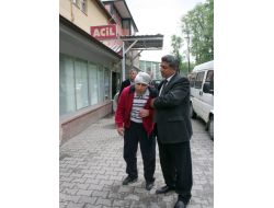 Öğretmene Önce Araçla Çarptı, Sonra Dövdüler