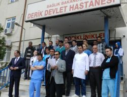 Derik Devlet Hastanesi Çalışanları, Doktora Şiddeti Protesto Etti