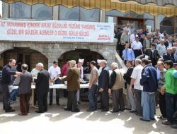 109 Yıllık Camide 25 Yıldır Kutlu Doğum Aşı Dağıtılıyor
