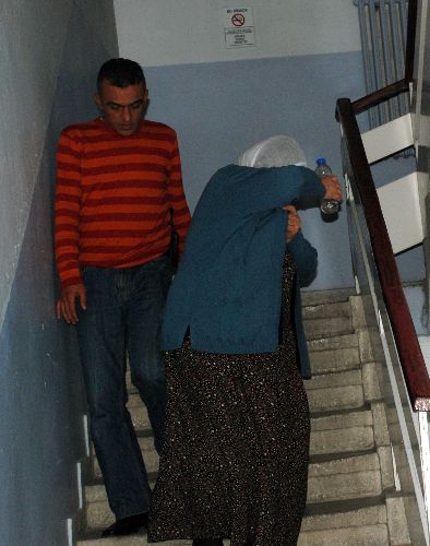 Polisten çeteye  maskeli ve galoşlu operasyon