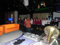 Öğrenciler Dünya Tv'nin Canlı Yayın Hazırlıklarını İzledi