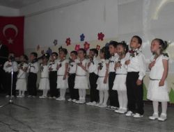 İlköğretim Okulu Öğrencileri Kutlu Doğum Programı Düzenledi