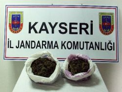 Şehirlerarası Otobüsle Yolculuk Yapan Şahsın Çantasından  1 Kilogram Esrar Çıktı!!