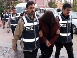 Önce Arkadaşlık Kurdular, Sonra Soydular