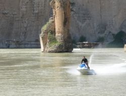 Suya Düşen Yarışmacının Yardımına Jetski Yetişti