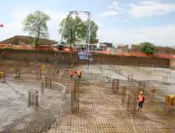 Arınç Bursa'da Yüzme Havuzu Temeli Attı