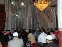 Kürtçe Mevlit Okuyan İmamlar Bin Kişiye Yemek Verdi