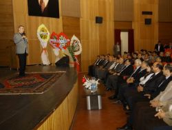 Aksaray Belediyesi, "Siyaset Ve Medya" Adlı Bir Konferans Düzenledi