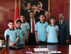 Şampiyon Öğrenciler Kaymakam Erdoğan'ı Ziyaret Etti