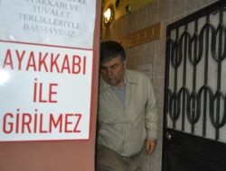 Bu Caminin Tuvaletine Ayakkabı İle Girilmiyor