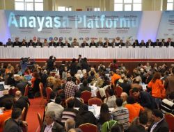 Çiçek: Yenisi Yapılamazsa Darbe Anayasası Kucağımızda Kalır