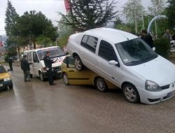 Düğün Konvoyunda Filmlerdeki Gibi Kaza Meydana Geldi