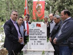 Mhp'liler 12 Eylül Döneminde İdam Edilenlerin Kabrini Ziyaret Etti