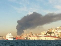 Zeytinburnu'nda fabrika yangını