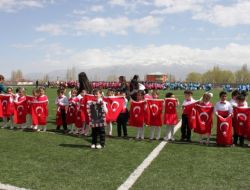 Çocuklar 23 Nisan'ı 'Uçurtma Şenliği' İle Kutladı