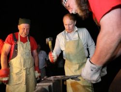 Putin Şimdi De Demirci